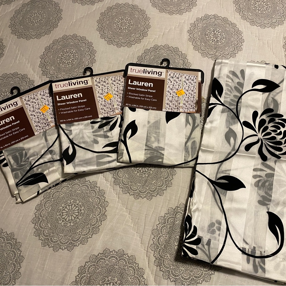 2 sets of sheer window panels